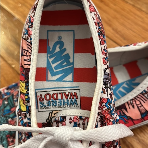 ***RARE WHERES WALDO VANS*** - Picture 3 of 3